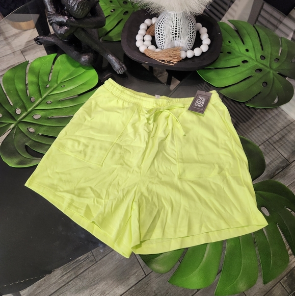 Cotton Drawstrings Shorts - Picture 3 of 8